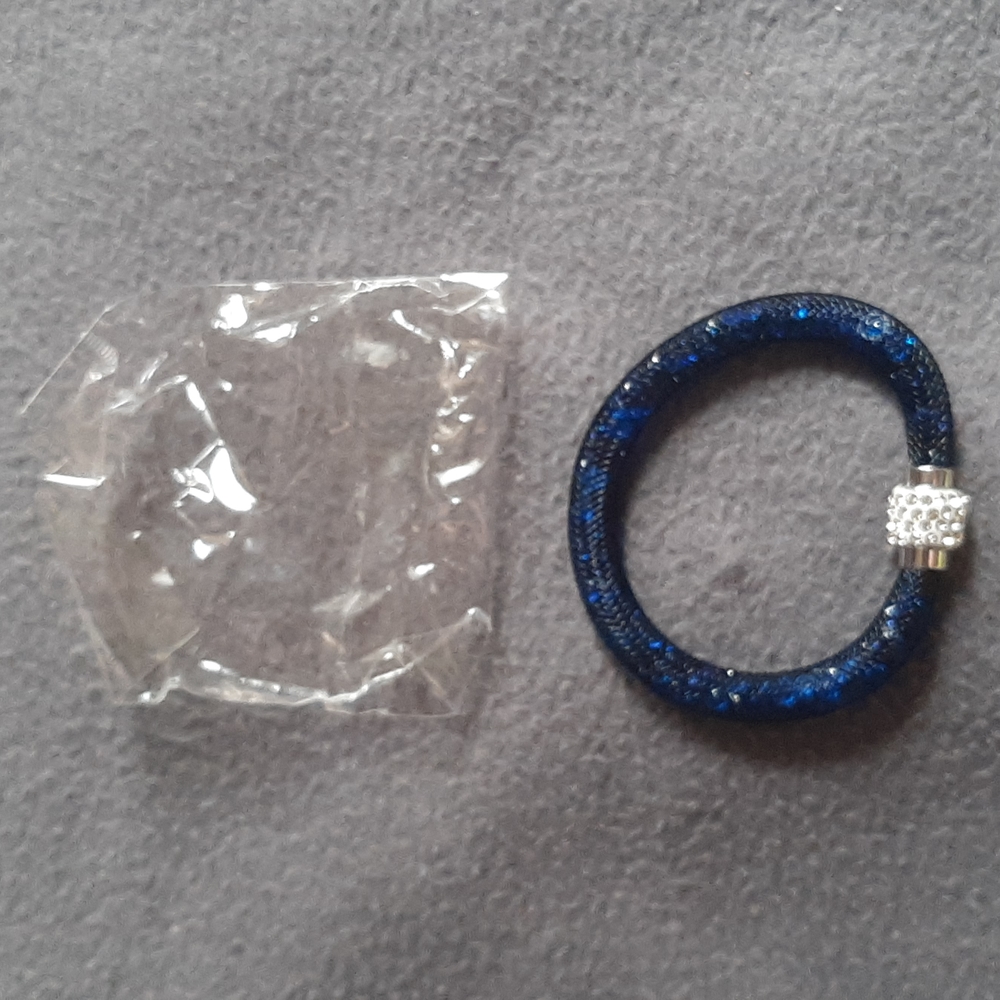 (2/$20) New Mesh Crystal Bracelet with Crystal Magnet Clasp Navy Blue